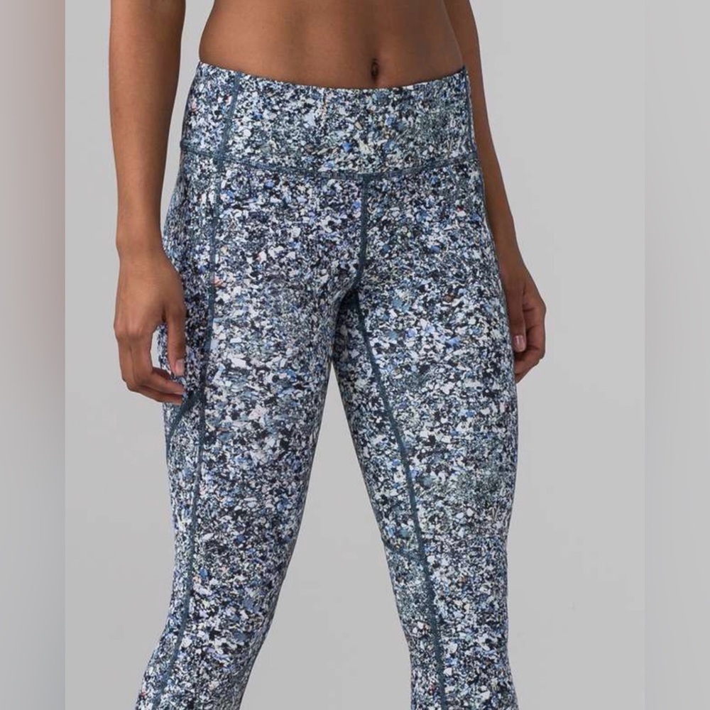 Lululemon x Seawheeze Chase Me Crop